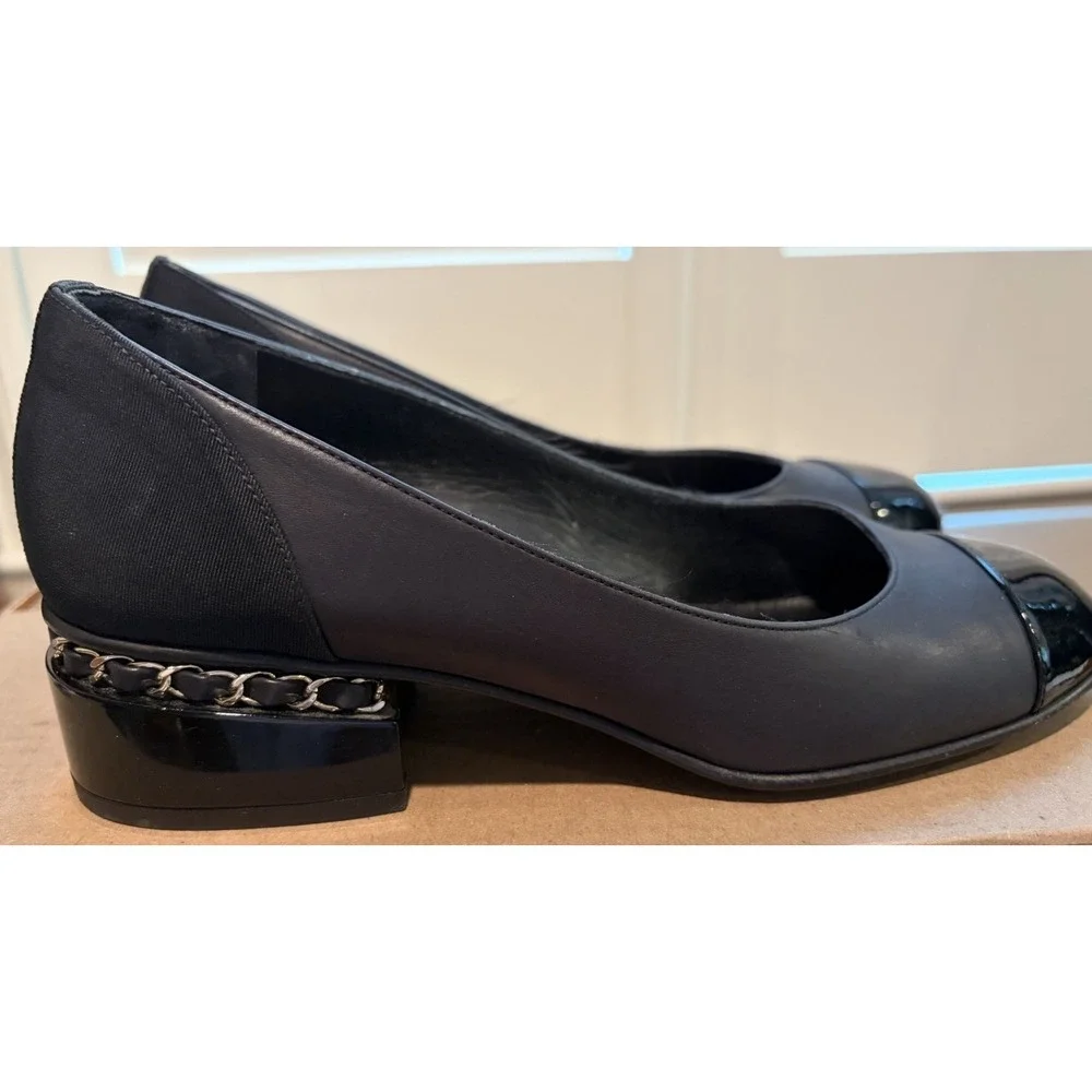 Chanel G32115 Black Leather Grosgrain Trim Patent Toe Chain Block Heel Pumps 38